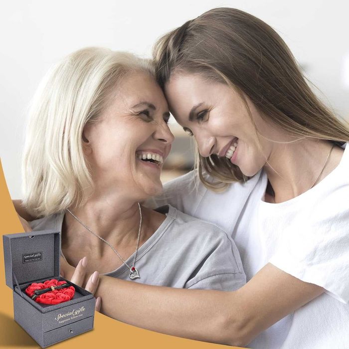 Сребърно колие с камъни в луксозна кутия с вечна роза Подарък за майка