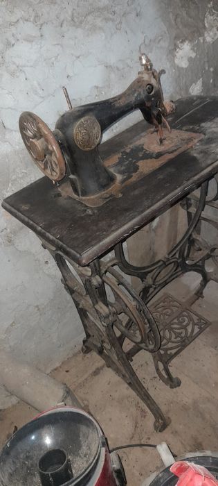 Masina de cusut foarte veche
