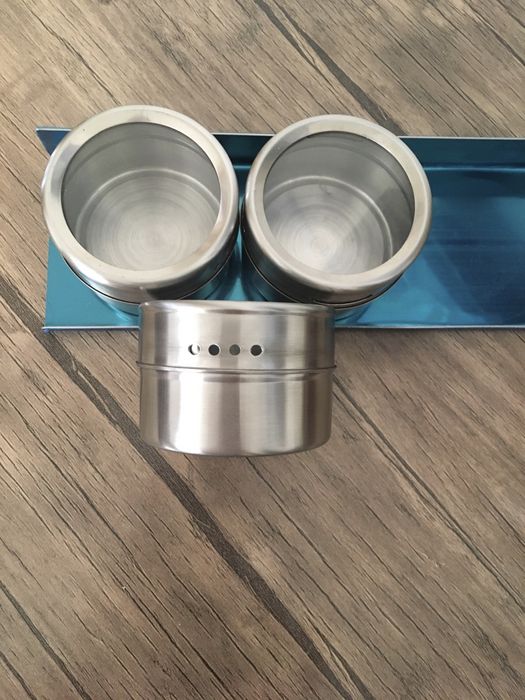 Набор магнитных банок для специй на подставке