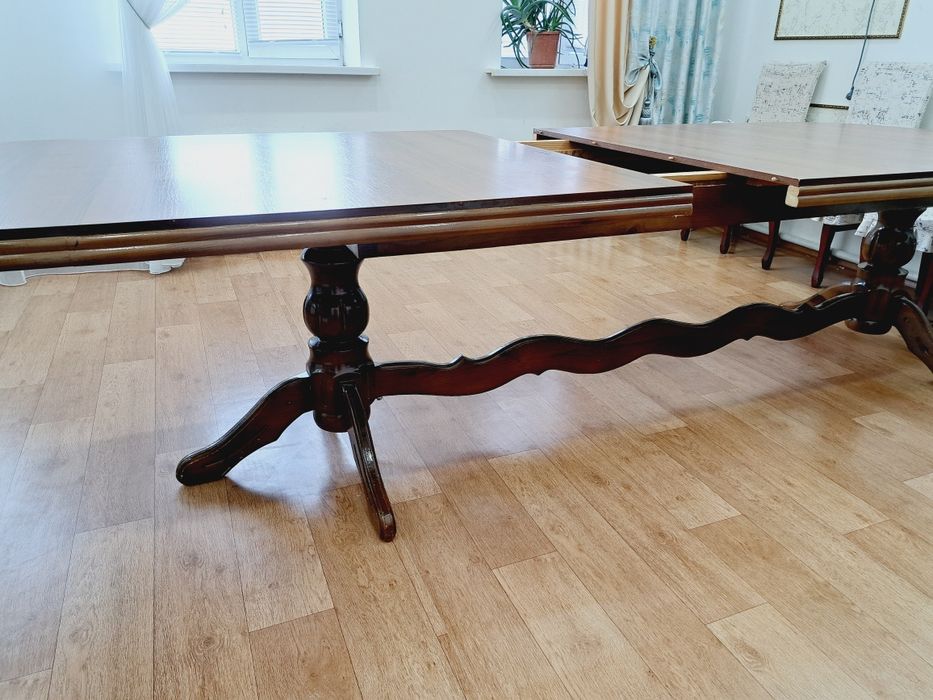 Гостиный  стол .