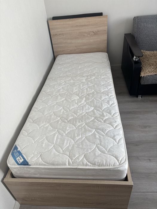 Продам кровать с матрасом