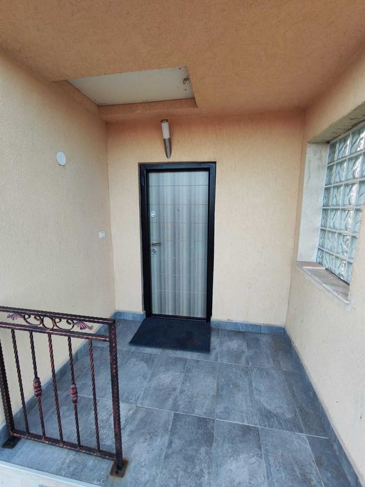 Vand apartament la casa