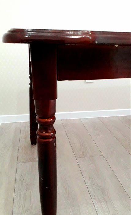 Стол для гостиной