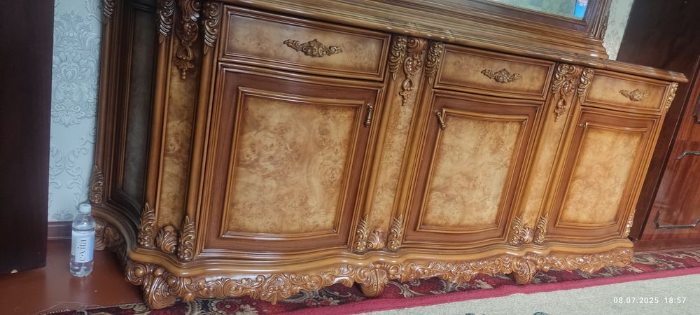 Продам комод с зеркалом