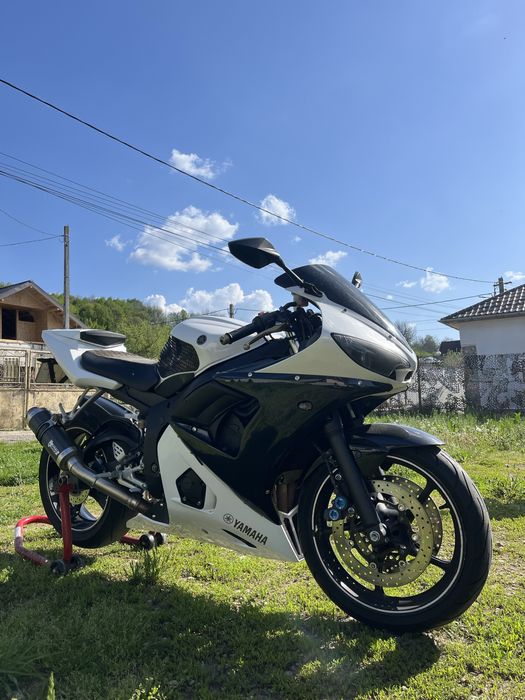 ——- Yamaha YZF R6 ——-