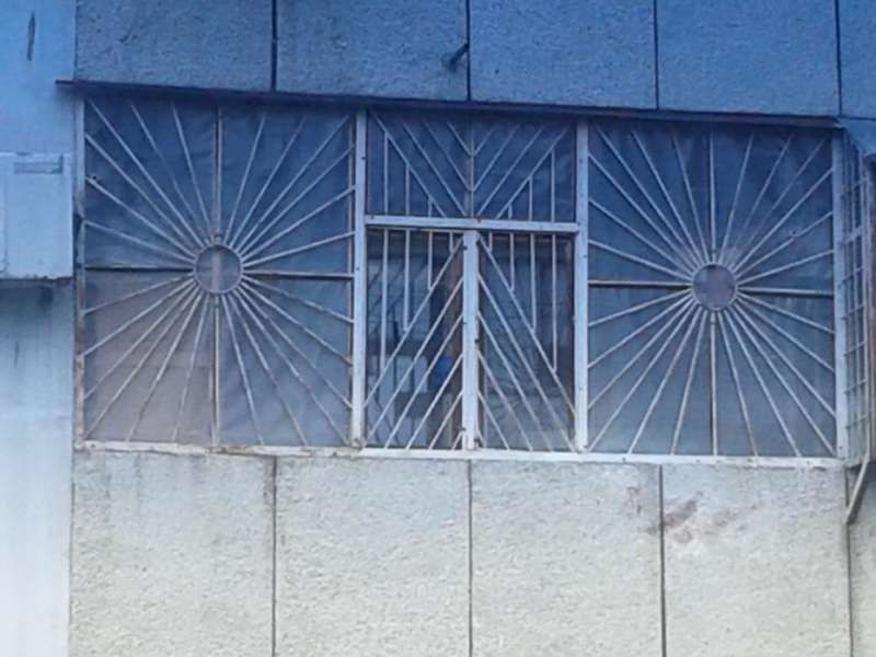 Демонтаж на метални балкони