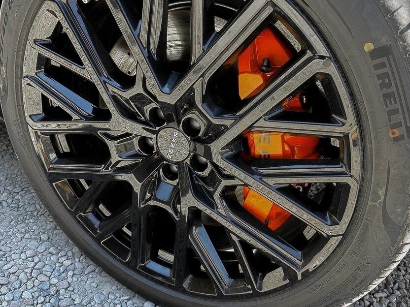 ZEEKR 8x Shadow 1400 ot kuch