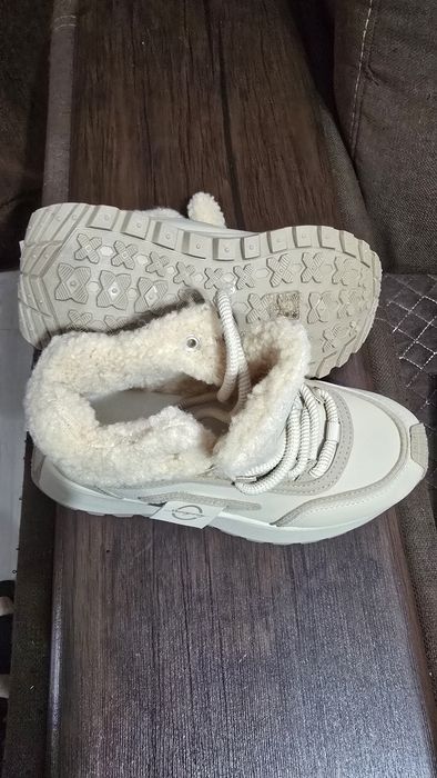 Кроссовки зимние для девочки. Новые