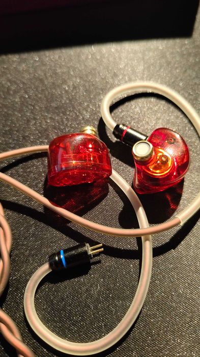 TANGZU WANER SG 2 Red Lion Edition - Bass version IEM