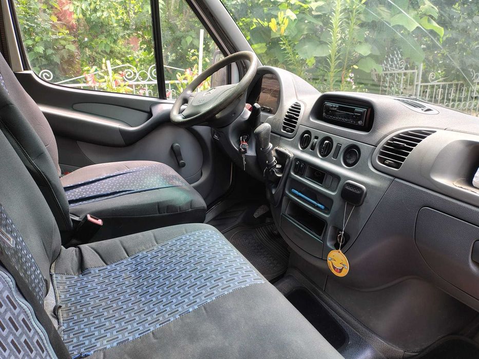 Vindem AUTOUTILITARA MERCEDES SPRINTER 211CDI3550, anul 2000, in stare buna de functionare cu toate actele la zi. PRETUL 4000euro, tel. 0764 717 121.