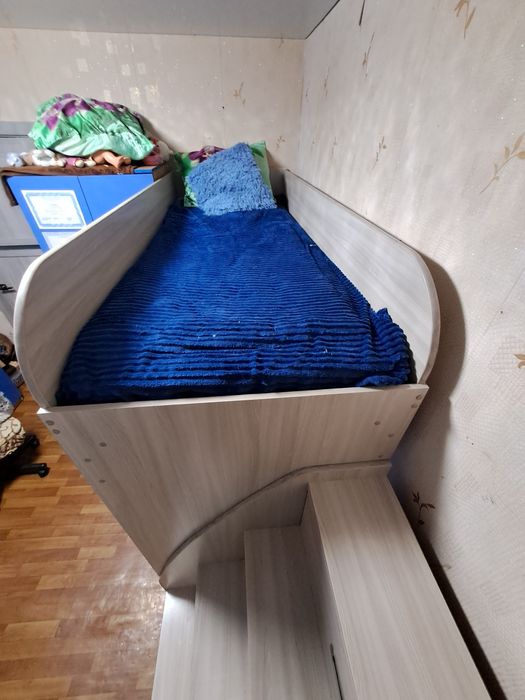 Продам двухъярусную кровать