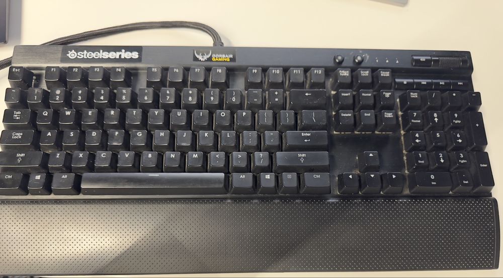 Vând mouse STEELSERIES Rival 710 și tastatura Corsair K70 RGB