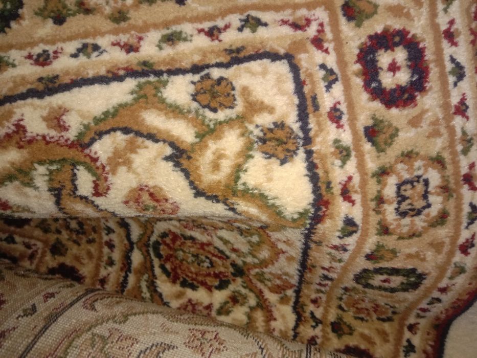 Кiлем сатылады..