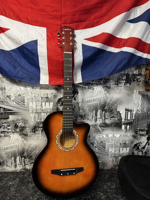 Гитара,новая в чехле