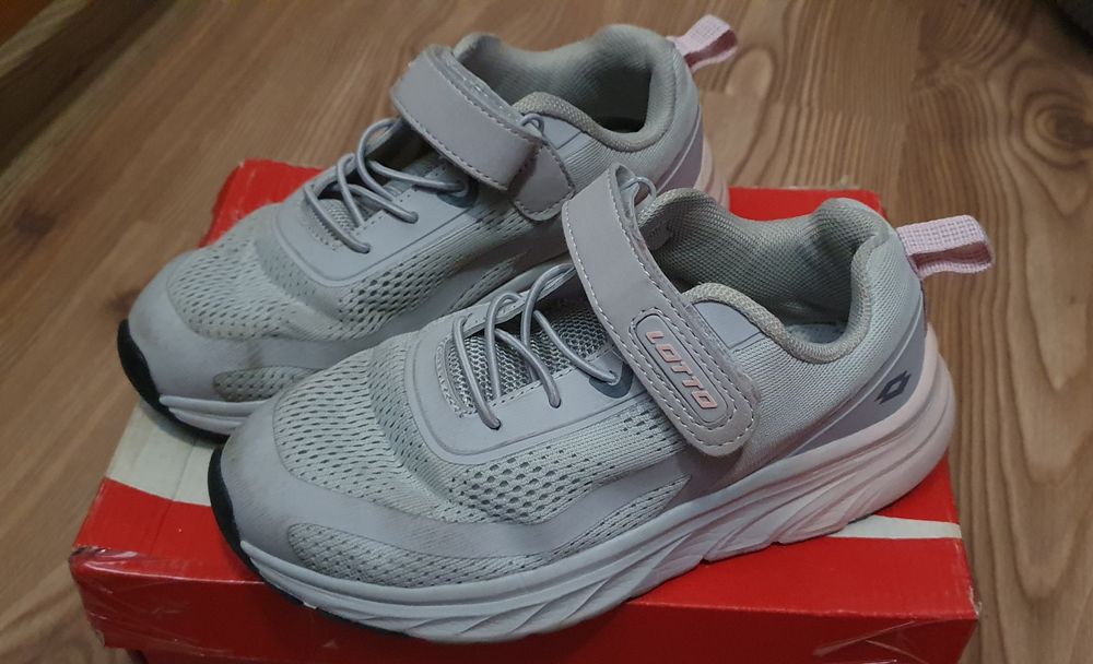 Adidasi Nike air max  32