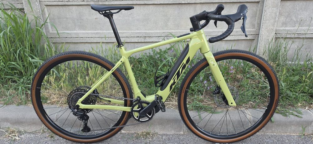 Bicicleta KTM Gravelator Macina electrica