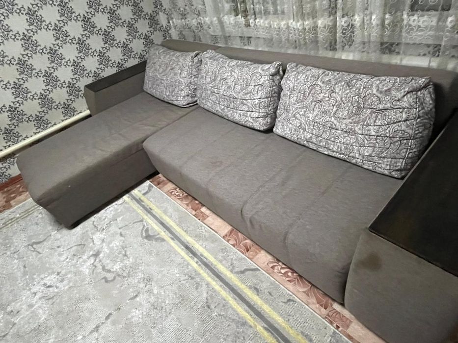 Продам Диван для зала