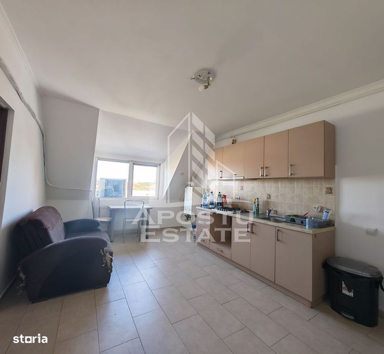 Apartament cu 3 camere, de vanzare, centrala proprie, zona Lipovei