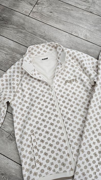 Чисто нов комплект Guess