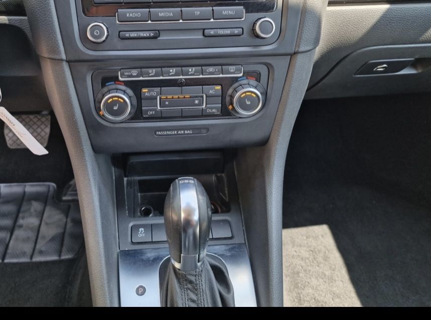 Volkswagen Golf 2011 diesel, 2.500 € — imagine 9