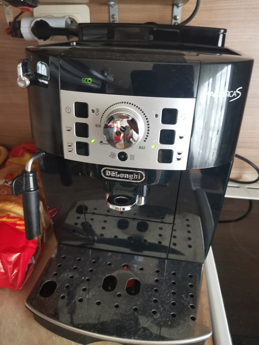 Кафе машина Delongi