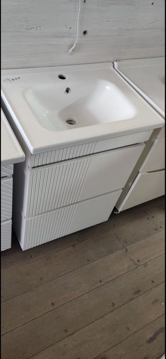 Раковина с тумбой