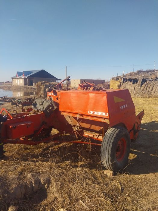 Traktor va Presspodborchik sotiladi.