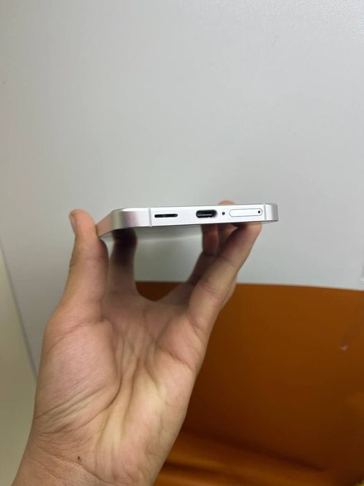 Samsung galaxy s24 5G 8/128gb holati yaxshil 9/10