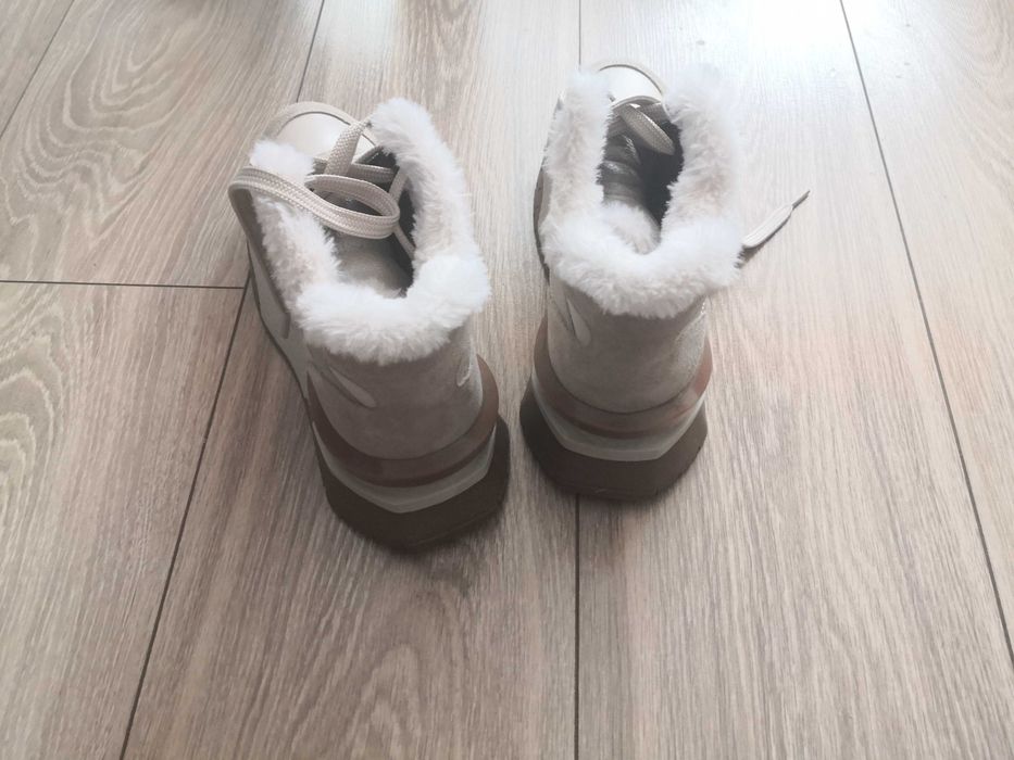 Дамски спортни боти