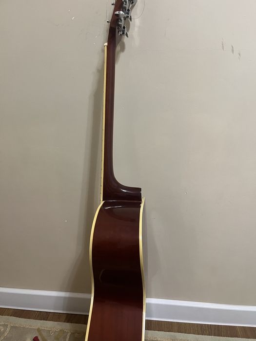 Акустическая гитара