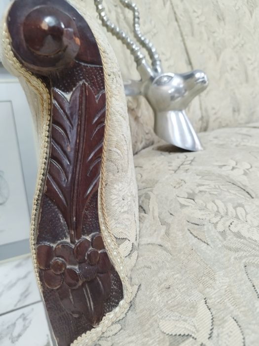 Антикварен френски ръчно резбован диван Наполеон Трети. 1848-1870