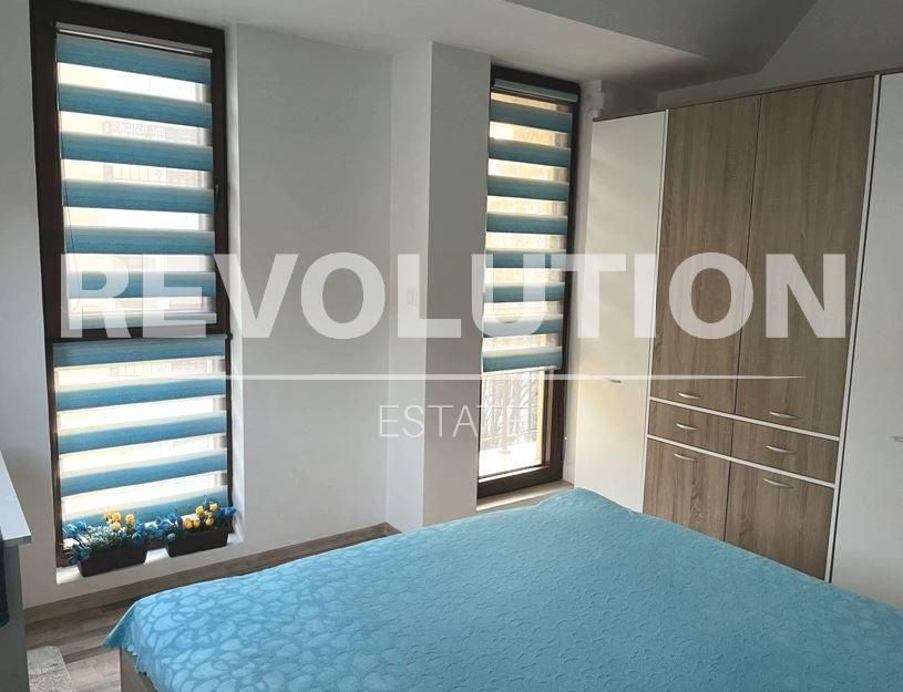 Дава се под наем Двустаен апартамент в Варна, Център - 60 кв.м за 648.21 € - Снимка #3