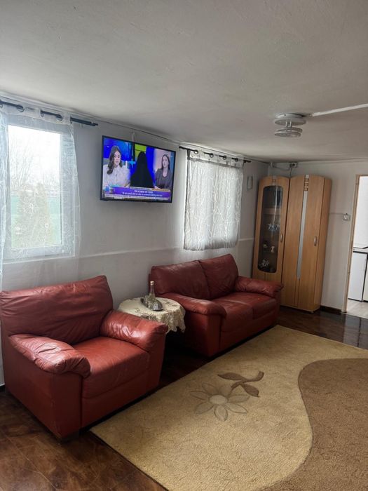 Închiriez căsuță cochetă