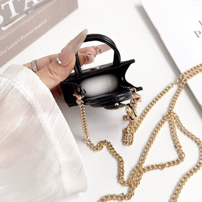 LV аксесоари чанти