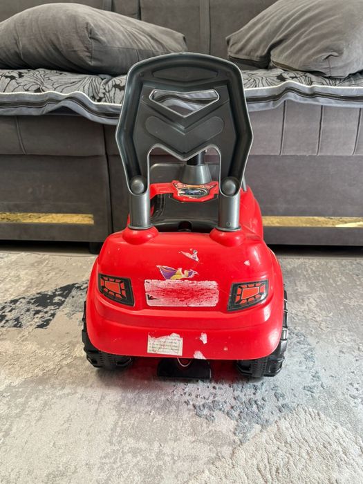 Детская игрушка машинка