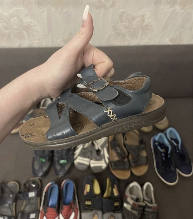 Продам обувь детскую