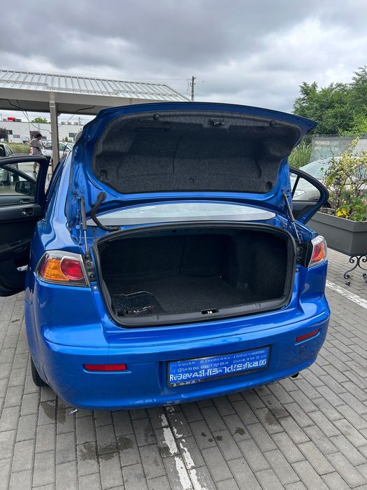 Vând Mitsubishi Lancer