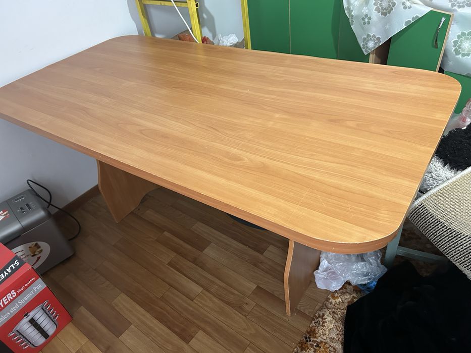 Стол обеденный в отличном состоянии