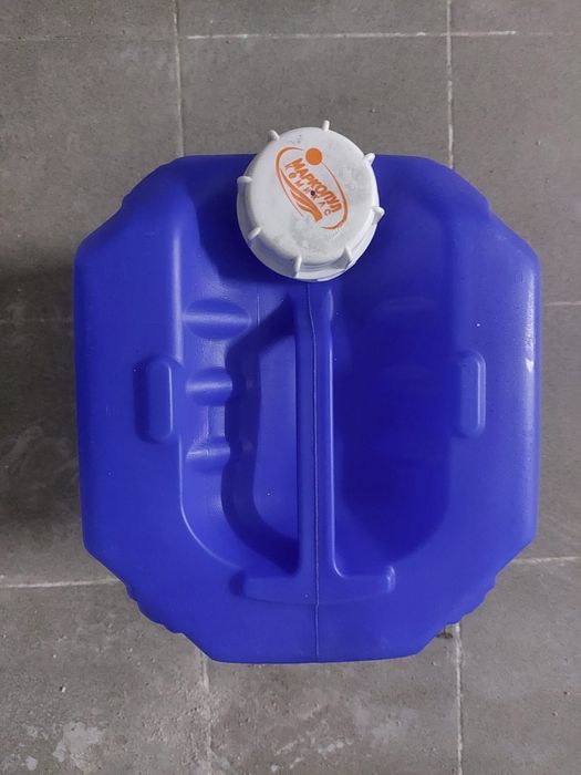 Продам канистры 20 л
