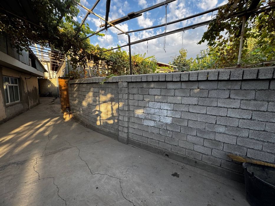 Quruvchi va Ishlab chiqarish uchun 12 sotix 22/30 m 2 taraflama ko'cha