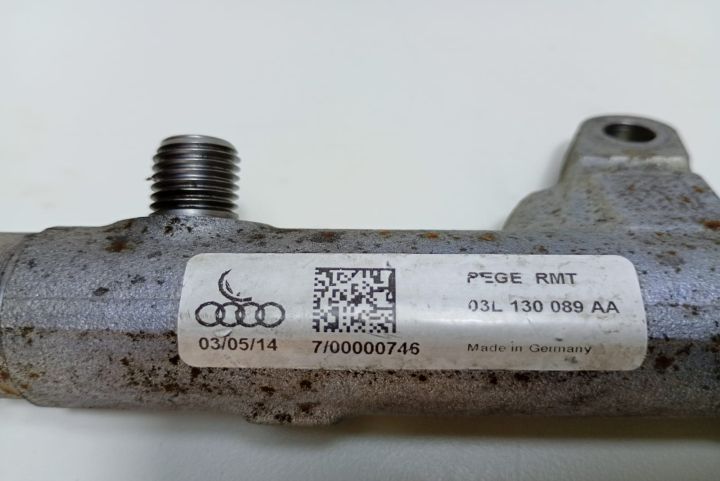 Rampa injectoare 1.6 tdi 03L130089AA Volkswagen VW Golf a 6-a generat