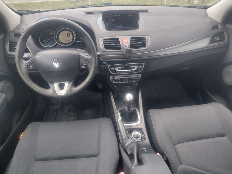 Renault megane lll 1,9 diesel 130 cai an 2010 euro 5  full dotarii Panoramic/Cheie let *s  go/entry/Carlig/
Masina este adusa