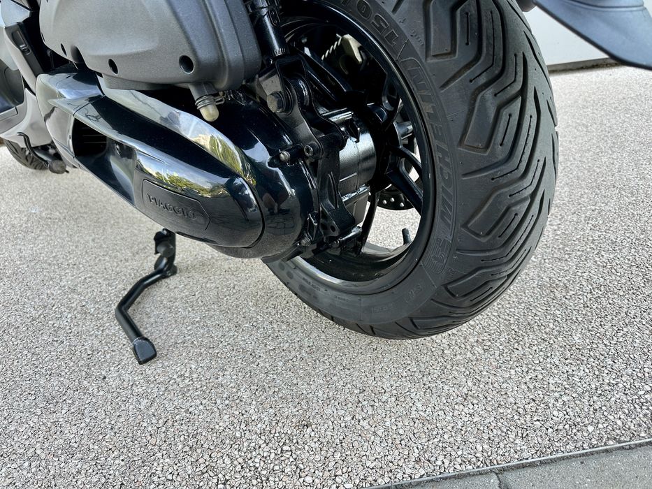 Piaggio -350cc-BEVERLY