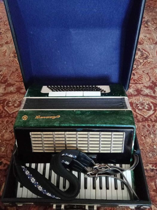 Продаётся аккордеон Аккорд