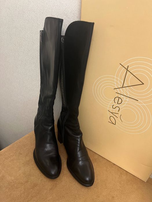 Сапоги 2 пары и ботинки  на каблуке