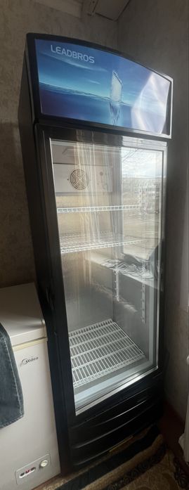 Витринный холодильник