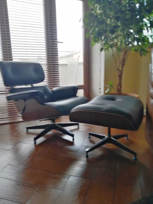 Fotoliu și taburet replica Eames Lounge Chair, studio, cabinet, birou