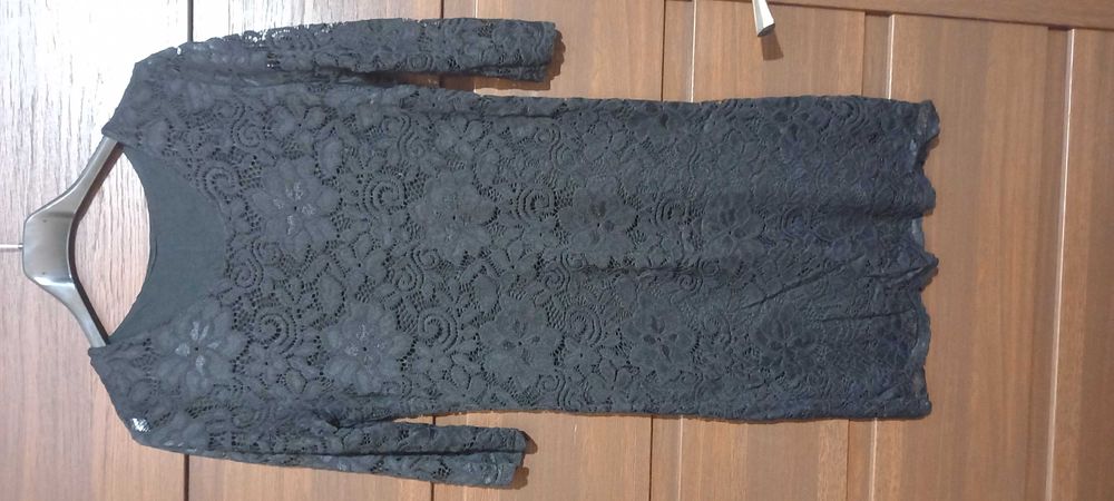 Елегантна дантелена рокля