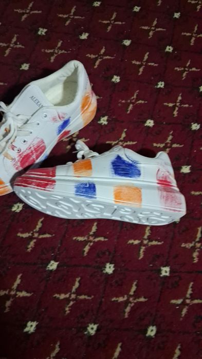 Кроссовки новые 40 размер