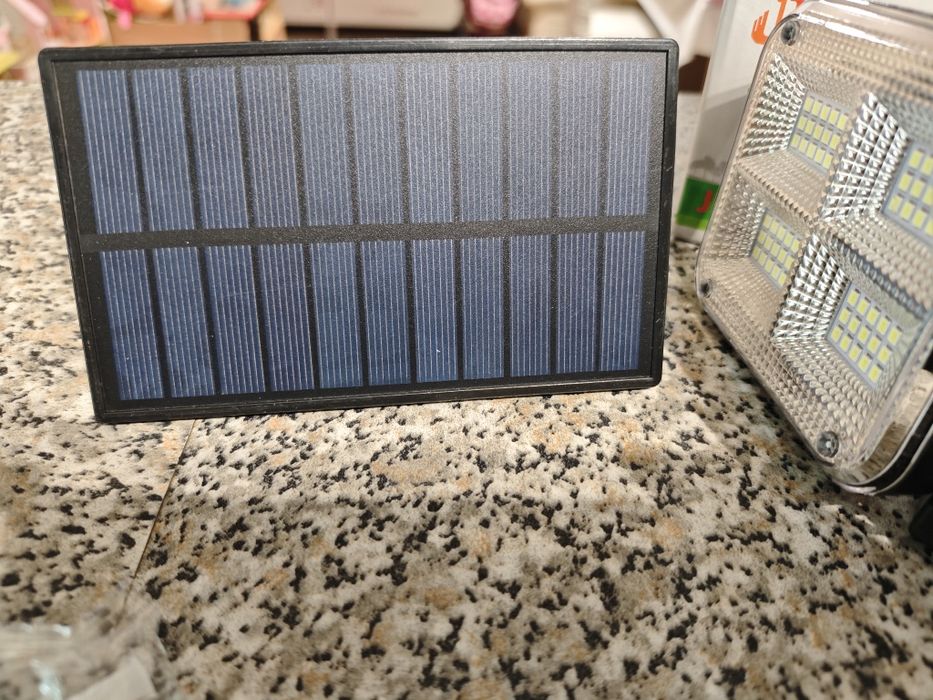 Соларни лампи с отдалечен слънчев панел.